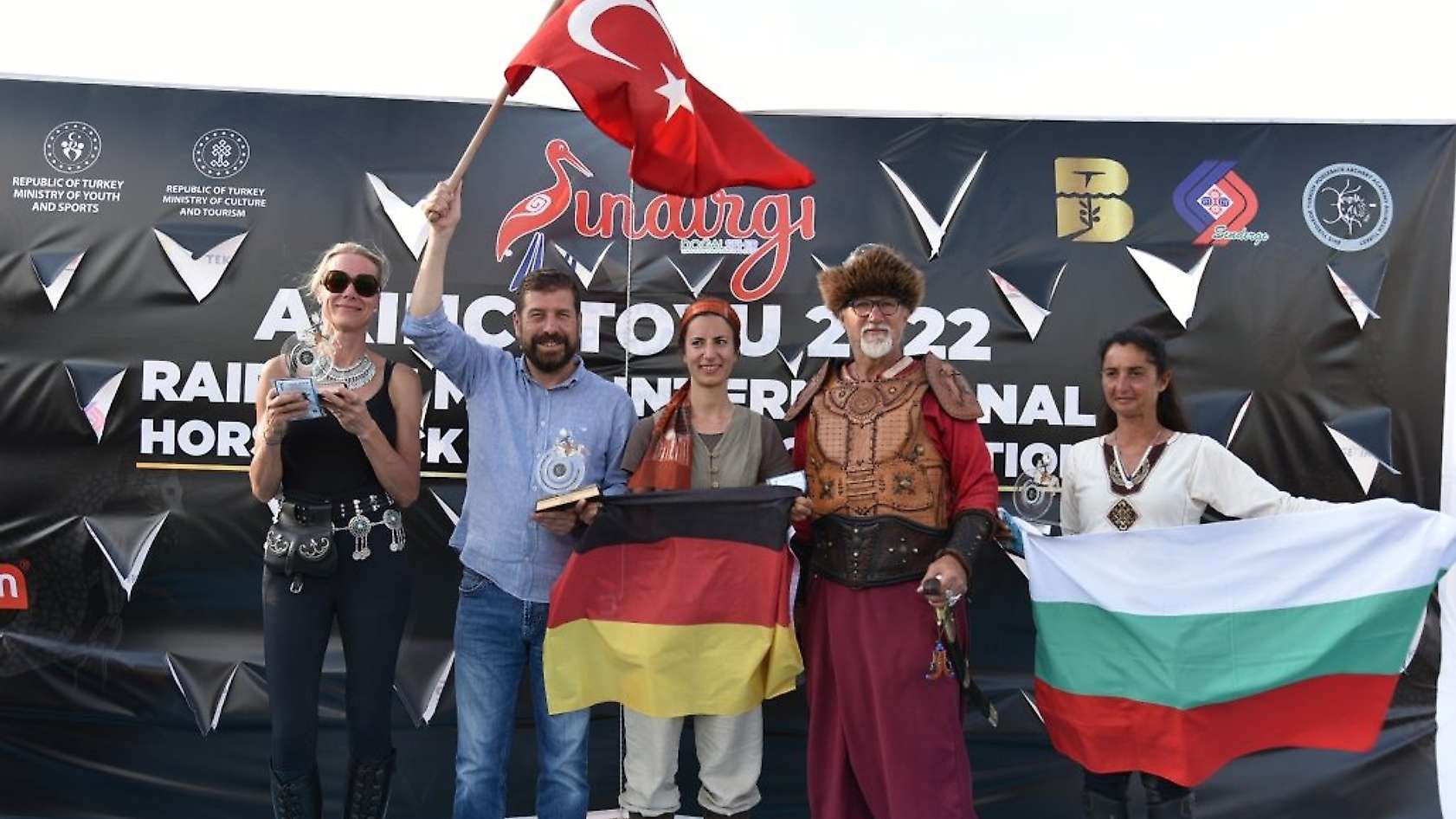 Sındırgı'da sınırları aşan Atlı Okçuluk yarışması