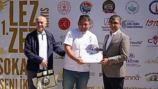 ADÜ Öğretim Görevlisi Taş, sokak şenliklerinde söyleşi gerçekleştirdi