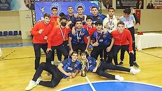 Balıkesir'de Okul Sporları Bölge Birinciliği ödül töreni coşkusu