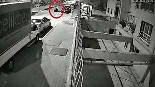 Bursa'da göz göre göre motosiklet hırsızlığı kamerada