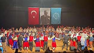 BUÜ'de Geleneksel Halk Oyunları Şenliği'nin  10.'su düzenlendi