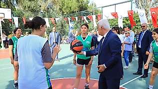 Datça'ya Basketbol ve Voleybol sahası