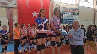 Dikili'deki voleybol turnuvasında 'Beyaz Kart' uygulaması takdir topladı