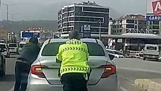 Edremit'te Polis Haftası'nda sürücüye polis şefkati