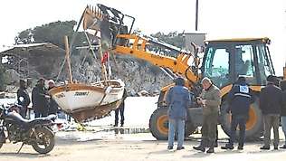Erdek'te kayıp olan tekneyi balıkçılar buldu