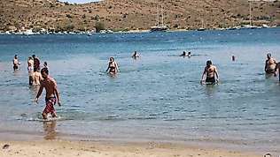 Hava yeniden ısındı, plajlar doldu