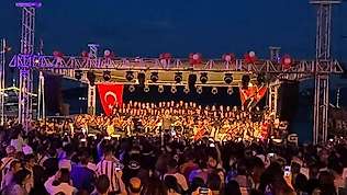Marmaris'te gençlerden oluşan 120 kişilik koro konser verdi