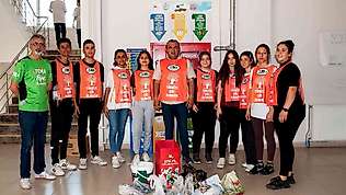 Milas'ta öğrenciler topladıkları atık pilleri teslim etti