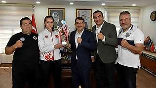 Şehzadeler'in şampiyonuna bir altın da Başkan Çelik'ten