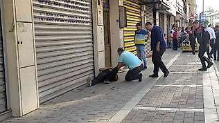 Silahlı şahıs tarafından rehin alınan kadını polis kurtardı