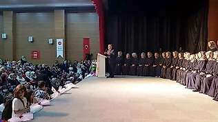 Tavşanlı'da 41 hafız kız öğrenci taç giydi