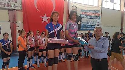 Dikili'deki voleybol turnuvasında 'Beyaz Kart' uygulaması takdir topladı