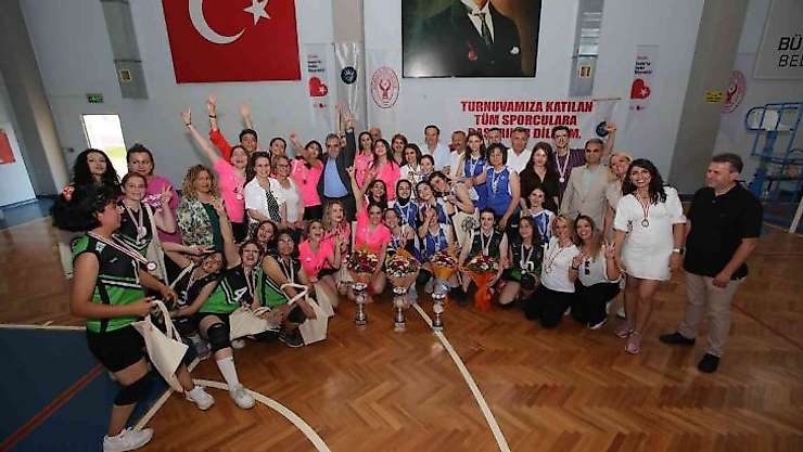 3 ilçenin şampiyonu Bayraklı oldu
