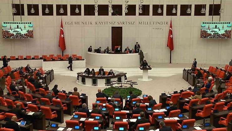 AK Parti'li İskenderoğlu, 'Aziz şehitlerimizi unutmayacak, unutturmayacağız'