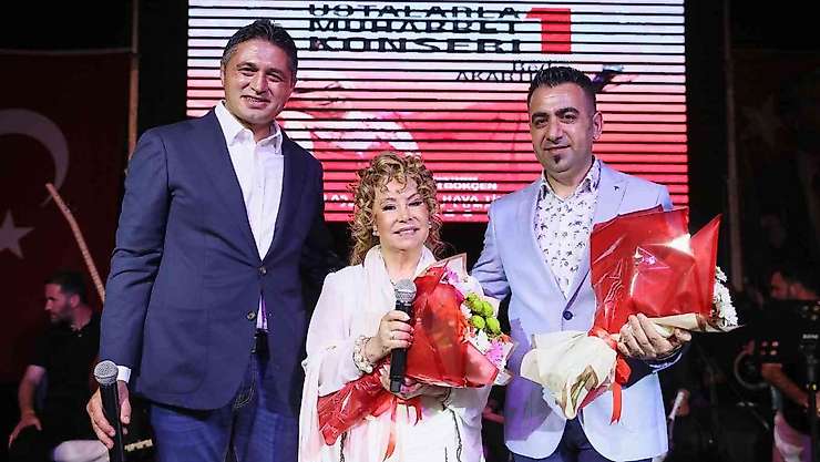 Aliağa'da Bedia Akartürk rüzgarı