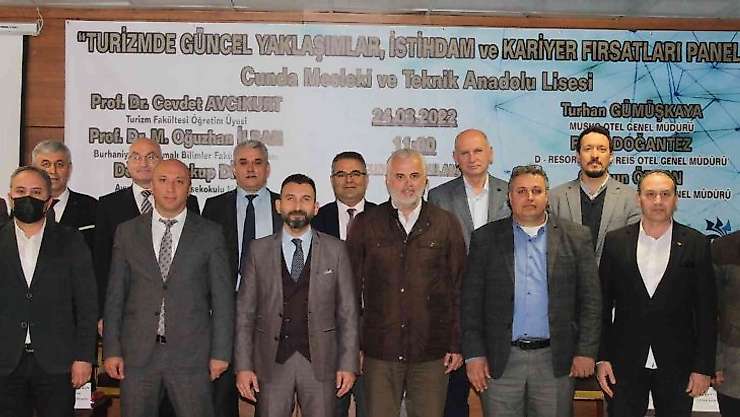 Ayvalık'ta  'Turizmde Güncel Yaklaşımlar, İstihdam ve Kariyer Fırsatları' masaya yatırıldı