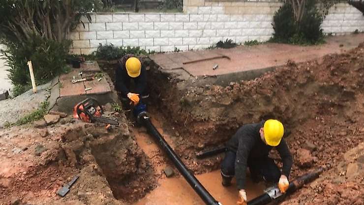 Ayvalık'ta BASKİ ekipleri zor kış koşullarında çalışmalarını sürdürüyor