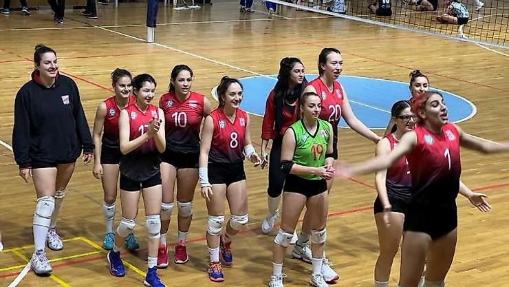 Ayvalıkgücü play off'a göz kırpıyor