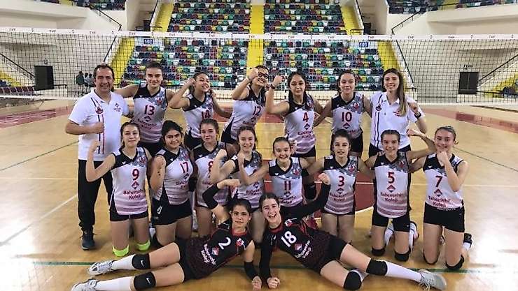 Ayvalıkspor küçük kızlar da il şampiyonu