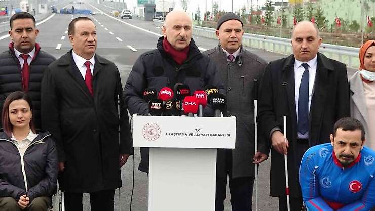 Bakan Karaismailoğlu, engelli vatandaşlarla 1915 Çanakkale Köprüsü'nde yürüdü