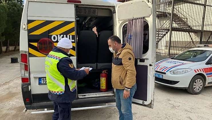 Balıkesir'de 49 aranan şahsa operasyon