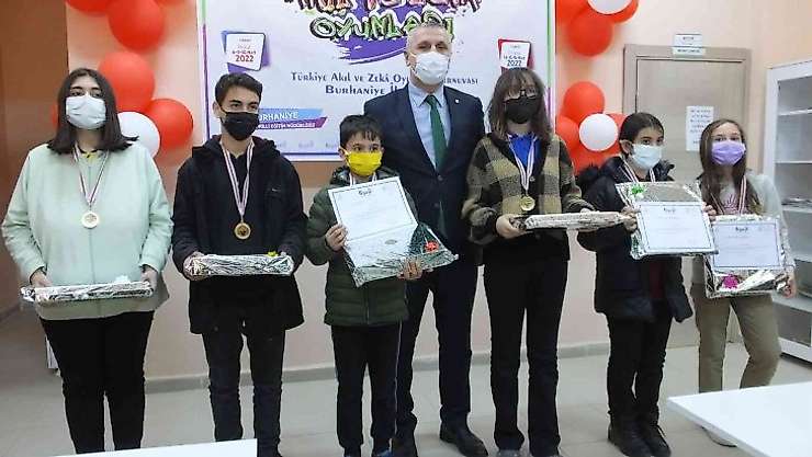 Balıkesir'de öğrencilere zeka ödülü