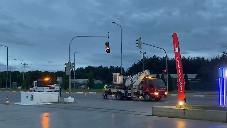 Balıkesir'de sert rüzgar etkili oldu