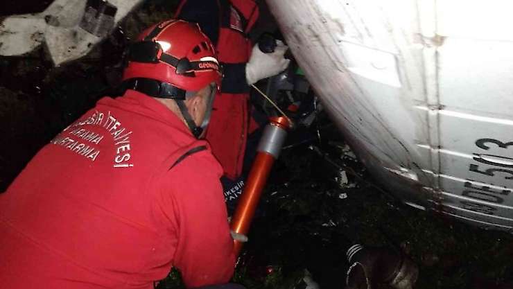 Balıkesir'de tır şarampole uçtu: 1 ölü