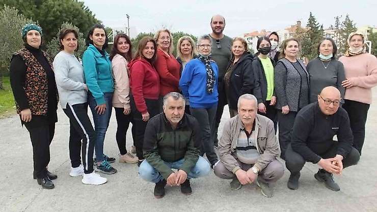 Balıkesirli kadın efeler zeybek ve çökertme öğrendi