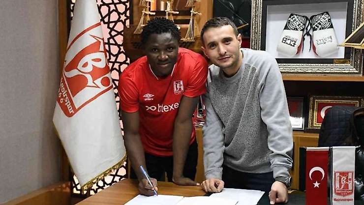 Balıkesirspor, Peter Ambrose ile profesyonel sözleşme imzaladı