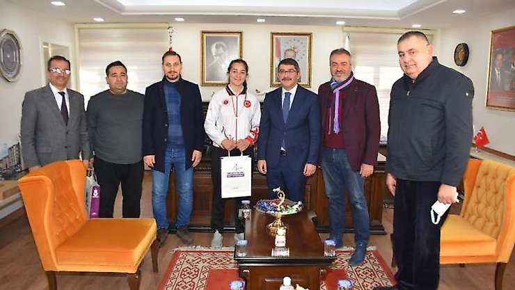 Başkan Çelik dünya şampiyonu Aykoç'u tebrik etti