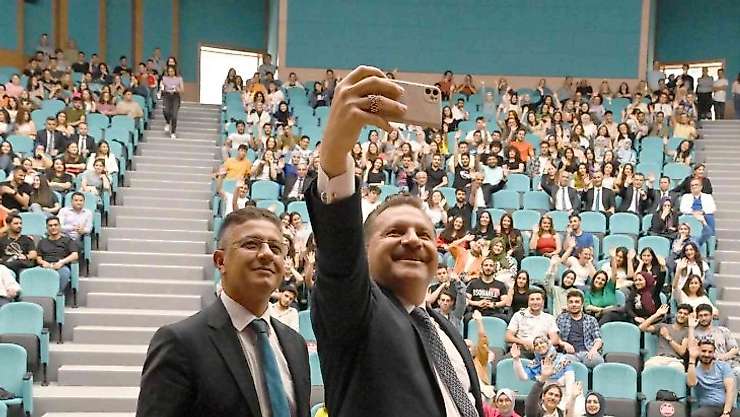 Başkan Yılmaz, BAÜN' de gençlerle buluştu