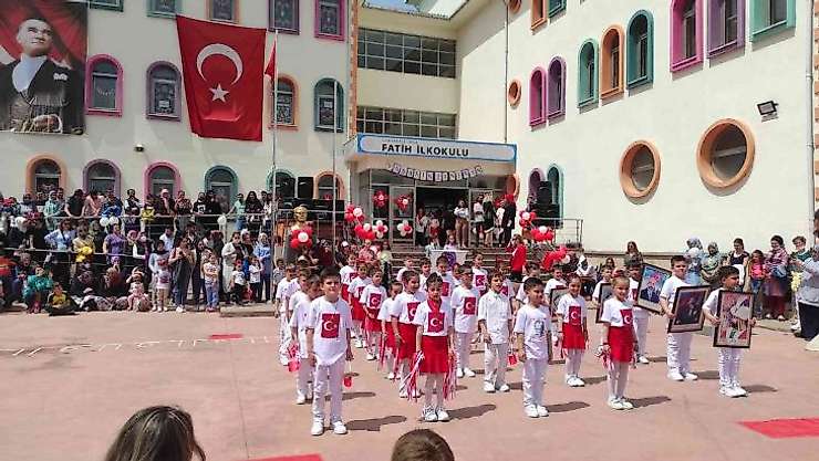 Biga Fatih İlkokulu Avrupa Kalite Etiketi aldı