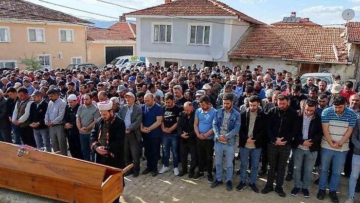 Bilecik'te demir çelik fabrikasındaki patlamada ölen işçi Kütahya'da toprağa verildi