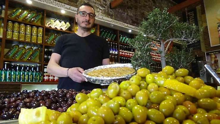 Bu da bayrama özel zeytinli baklava