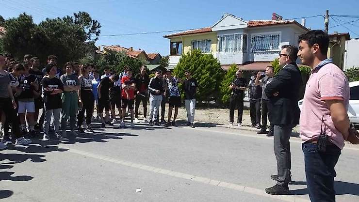 Burhaniye'de liseli atletler ödüllendirildi