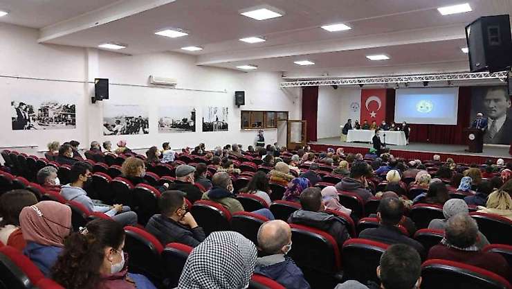 Burhaniye'de öğrencilere burs desteği devam ediyor