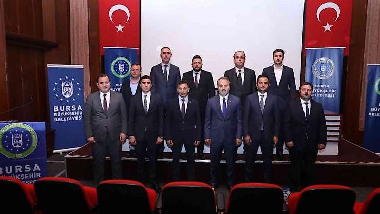Bursa Büyükşehir Belediyespor Kulübü'nde Gökhan Dinçer güven tazeledi