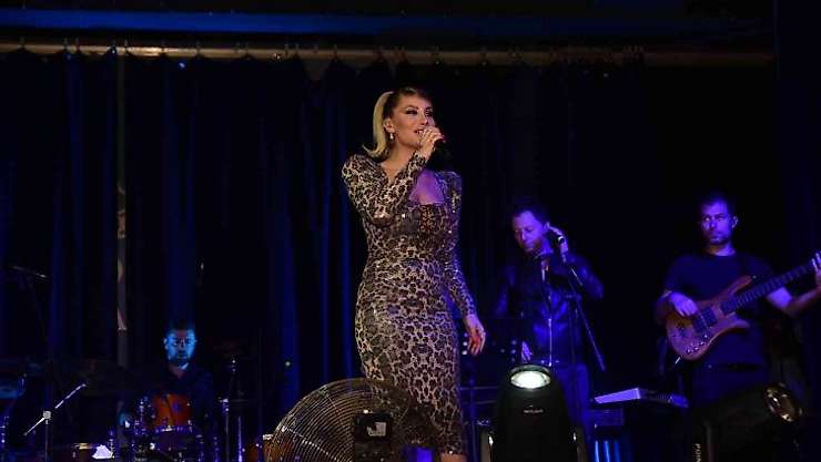 Bursa'da İrem Derici ile kutlama