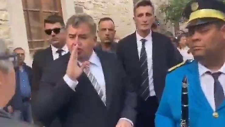 Çeşme'de 19 Mayıs'ta belediye bandosu gerginliği