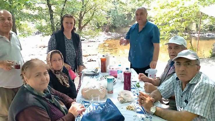 Çorumlular Edremit' teki piknikte hasret giderdi