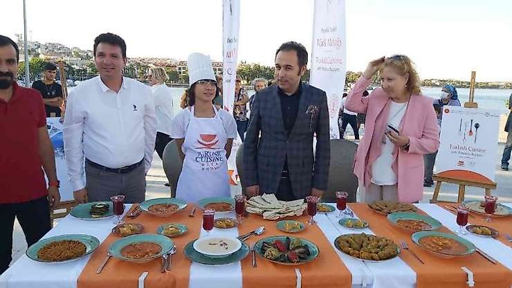 Datça'nın en güzel 'damat tatlısı' seçildi
