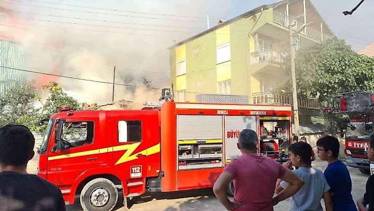 Depo olarak kullanılan ev alevlere teslim oldu