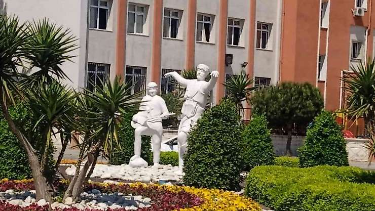 Efe heykelinin bakımı yapıldı