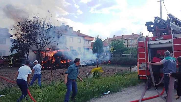 Hisarcık'ta korkutan yangın