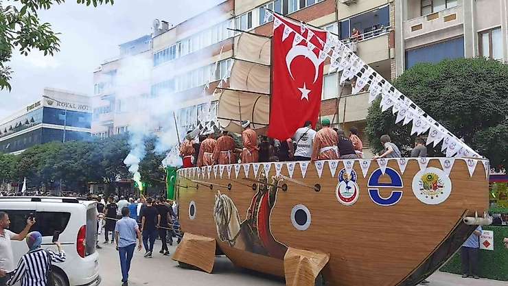 Karadan gemiyi yürüttüler