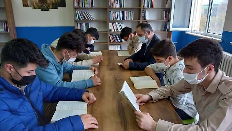 Lisede kütüphane açıldı