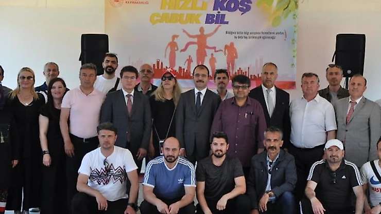 Liseli öğrenciler hem hızlı koşmak hem de hızlı bilmek için ter döktü