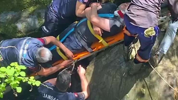 Manisa'da dengesini kaybeden çiftçi dereye düştü