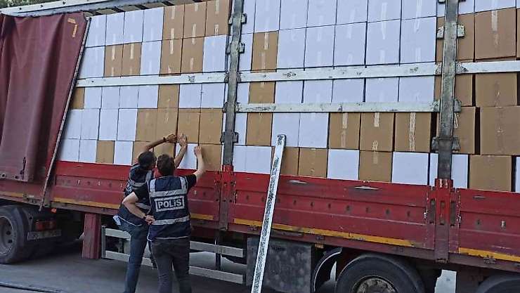 Manisa'da kaçak sigara operasyonu